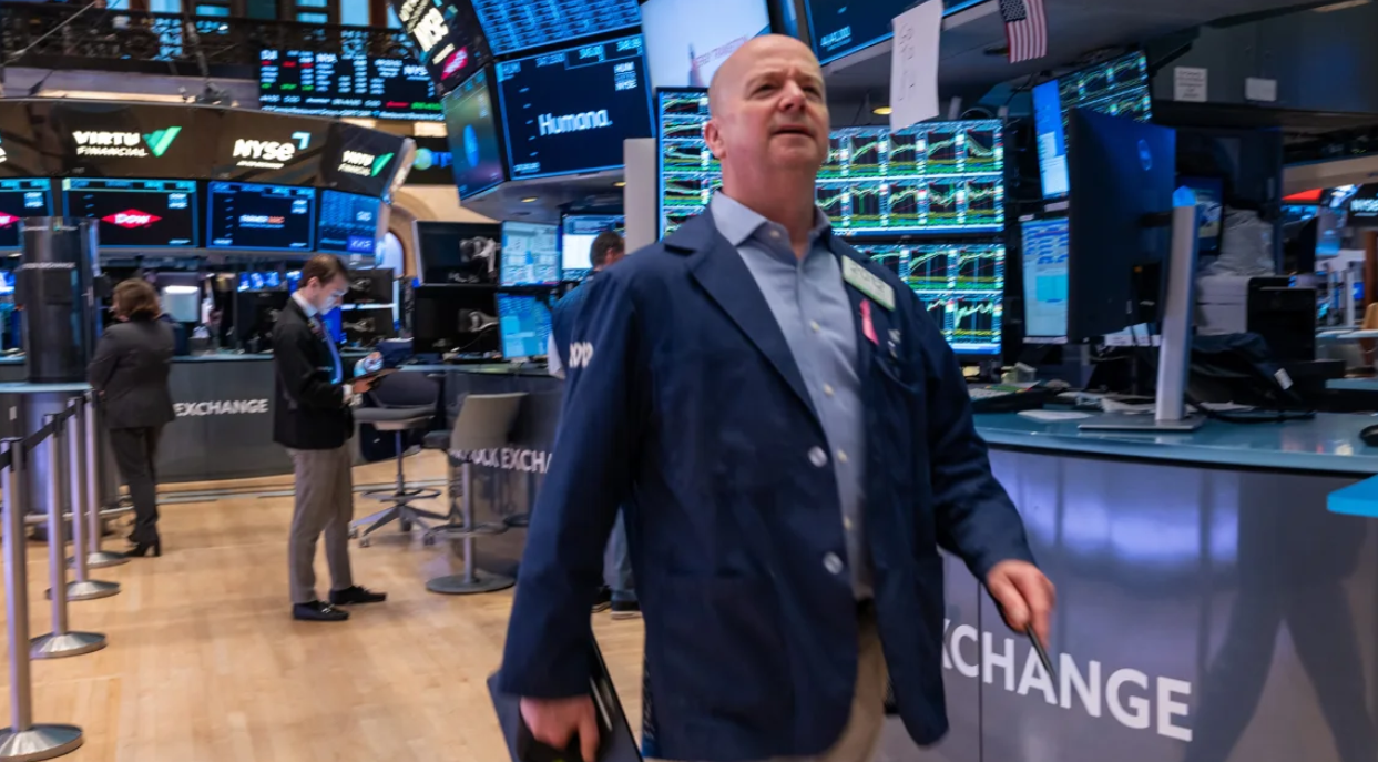 Dow crosses 40,000 for the first time